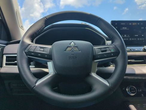 Used 2025 Mitsubishi Outlander SE AWD/4WD image 23