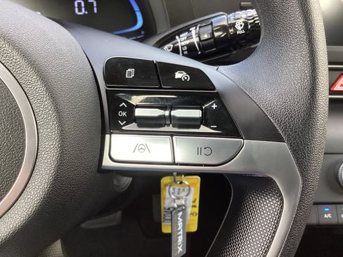 Used 2024 Hyundai Elantra SE FWD image 6