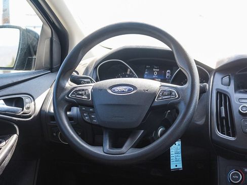 Used 2018 Ford Focus SE FWD image 16