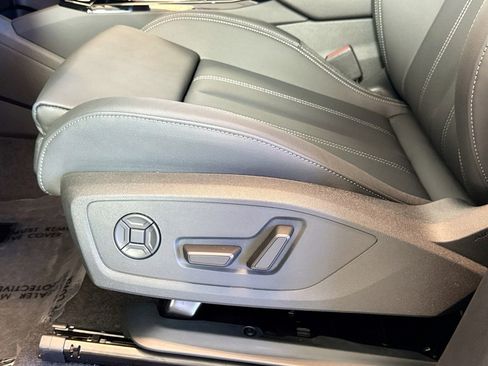 New 2025 Audi Q6 e-tron Premium Plus image 16