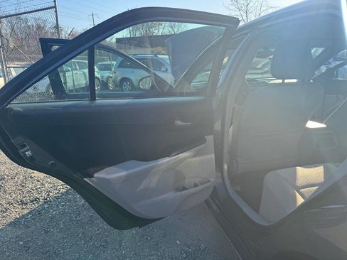 Used 2014 Toyota Camry LE image 26