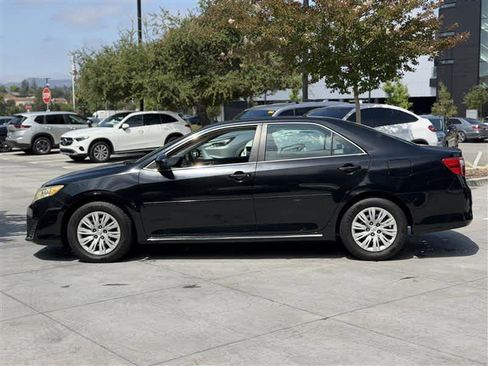 Used 2012 Toyota Camry LE FWD image 3
