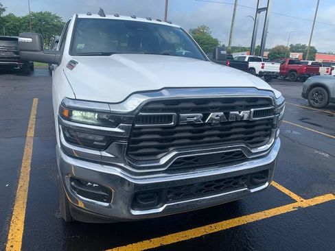 Used 2025 RAM 2500 Big Horn AWD/4WD image 4