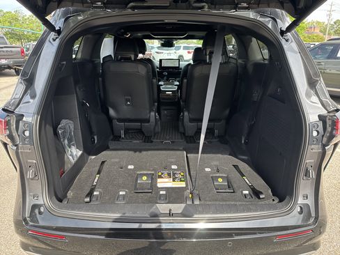 Used 2025 Toyota Sienna Limited image 14