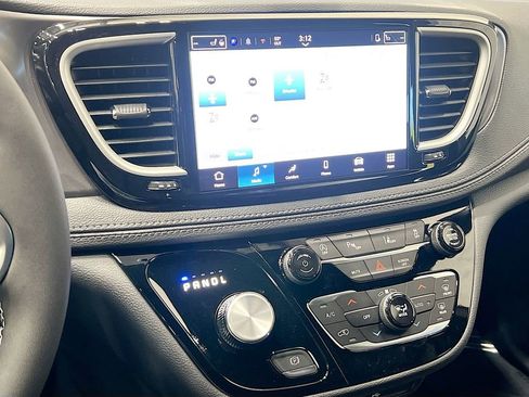 New 2026 Chrysler Pacifica Select image 25