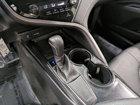 Used 2018 Toyota Camry SE FWD image 14