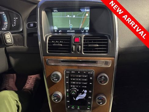 Used 2017 Volvo XC60 T5 Inscription w/ Preferred Option Package image 12