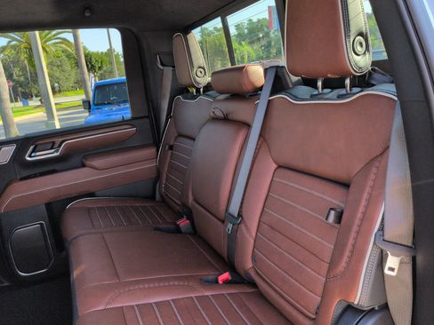 Used 2025 GMC Sierra 2500 Denali Ultimate AWD/4WD image 13