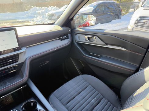 Used 2025 Ford Explorer ST-Line w/ Premium Package image 15