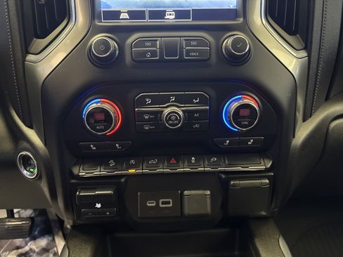 Used 2021 Chevrolet Silverado 1500 LT Trail Boss w/ Convenience Package II image 21