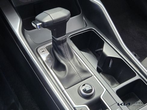 Certified 2025 Kia Sorento LX image 25