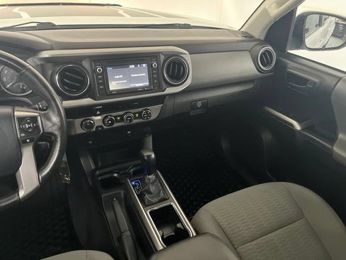 Used 2016 Toyota Tacoma SR5 AWD/4WD image 31