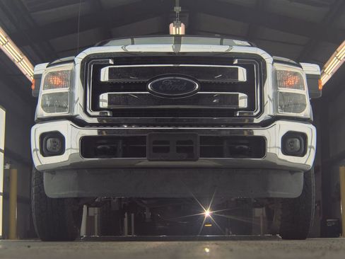 Used 2015 Ford F250 Lariat w/ Lariat Ultimate Package image 3