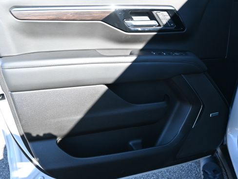 Used 2025 Chevrolet Tahoe Z71 w/ Z71 Off-Road Package image 16