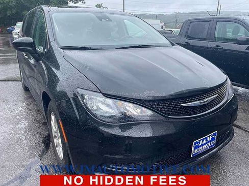 Used 2023 Chrysler Voyager LX FWD image 6
