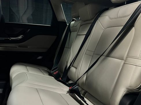 Used 2025 Lincoln Corsair AWD image 16