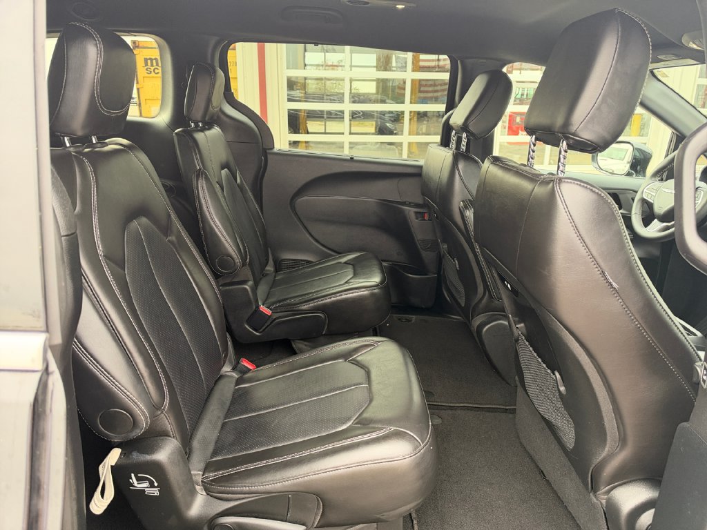 Used 2025 Chrysler Pacifica Select FWD image 27