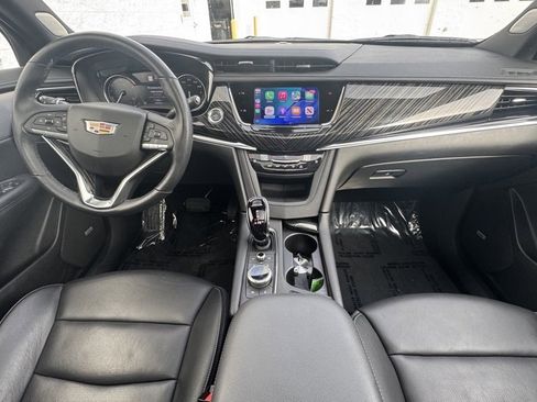 Used 2025 Cadillac XT6 Premium Luxury image 16