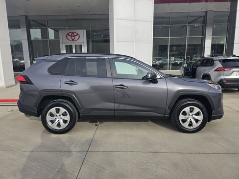 Used 2019 Toyota RAV4 LE image 3