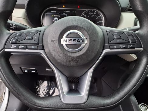 Used 2021 Nissan Versa SV FWD image 16