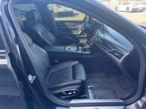 Used 2016 BMW 750i image 12
