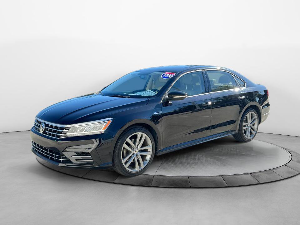 Used 2018 Volkswagen Passat 2.0T R-Line w/ R-Line Lighting Package FWD image 3