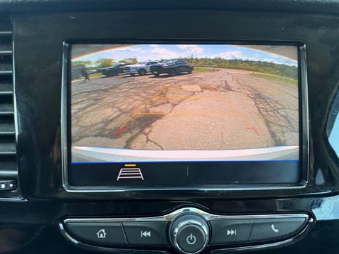 Used 2022 Buick Encore Preferred w/ Safety Package AWD/4WD image 13