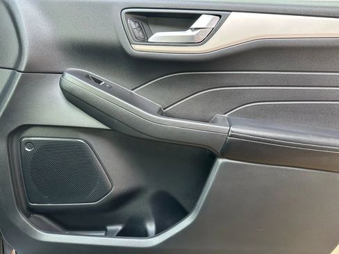 Used 2021 Ford Escape SE w/ Cold Weather Package image 15