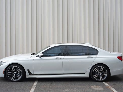 Used 2019 BMW 740i w/ M Sport Package RWD image 51