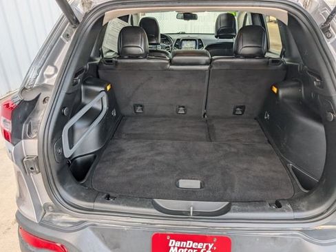 Used 2018 Jeep Cherokee Limited image 27