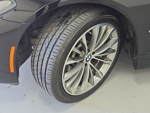 Used 2023 BMW 530i w/ Convenience Package image 33