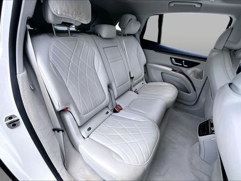 Used 2023 Mercedes-Benz EQS 580 4MATIC SUV image 19