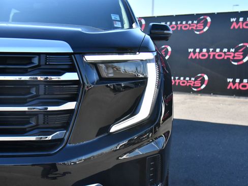 Used 2025 GMC Acadia Elevation image 11