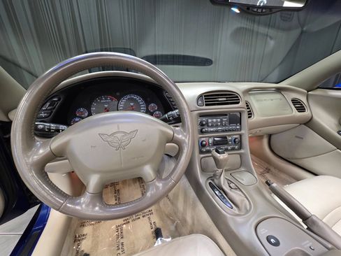 Used 2004 Chevrolet Corvette Convertible w/ Preferred Equipment Group RWD image 23