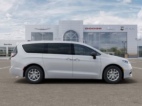 New 2026 Chrysler Pacifica Select image 21