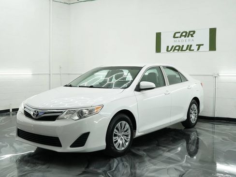 Used 2013 Toyota Camry LE FWD image 3