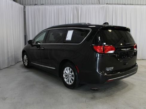 Used 2018 Chrysler Pacifica Touring-L Plus FWD image 33