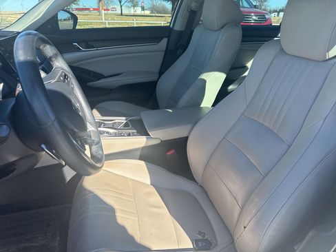Used 2019 Honda Accord Touring image 8