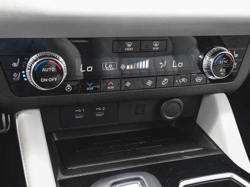 New 2025 Mitsubishi Outlander SEL image 23