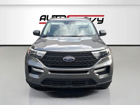 Used 2023 Ford Explorer XLT w/ Equipment Group 202A AWD/4WD image 2
