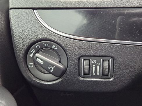 Used 2019 Dodge Grand Caravan SXT image 25