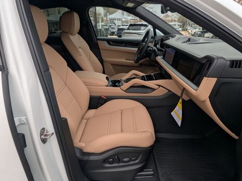 New 2026 Porsche Cayenne S image 25