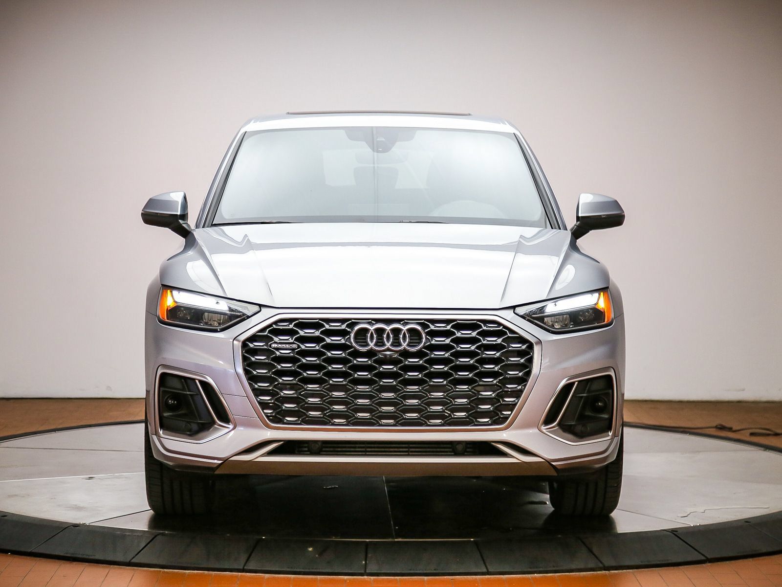 Used 2022 Audi Q5 2.0T Premium Plus w/ Premium Plus Package AWD/4WD image 7