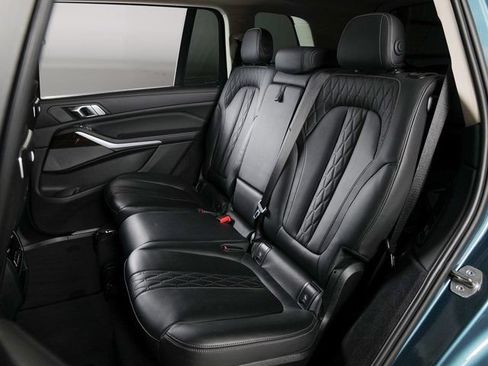 Used 2023 BMW X7 xDrive40i w/ Premium Package AWD/4WD image 13