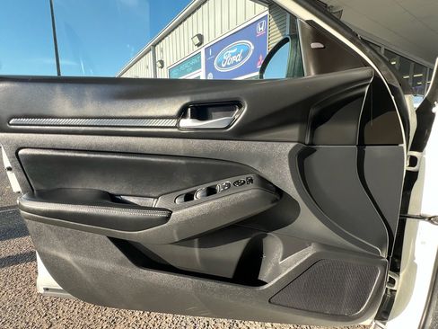 Used 2025 Nissan Altima 2.5 SV image 18