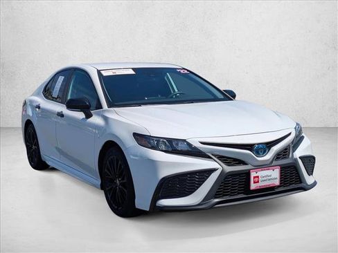Certified 2022 Toyota Camry SE w/ Convenience Package image 3