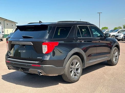 Used 2021 Ford Explorer XLT w/ Equipment Group 202A AWD/4WD image 6