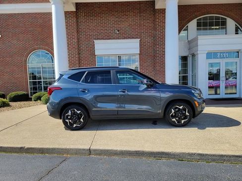 Used 2024 Kia Seltos EX image 4