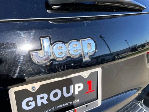 Used 2018 Jeep Grand Cherokee Laredo image 9