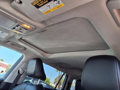Used 2024 Toyota Highlander XLE FWD image 16